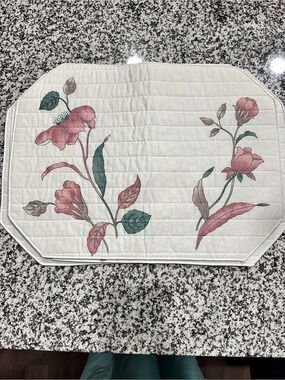 Vintage Floral Quilted placeMats in White & Pink